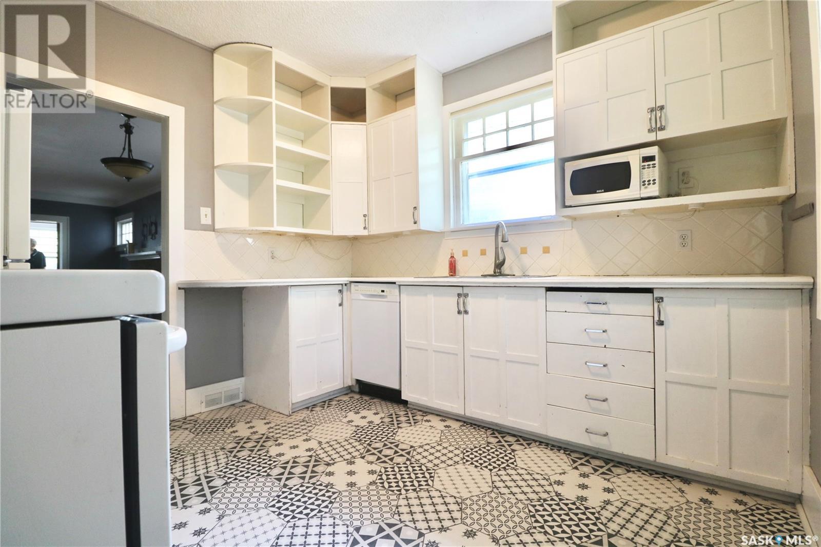 Photo 6 of 2220 Mctavish Street, Regina SK