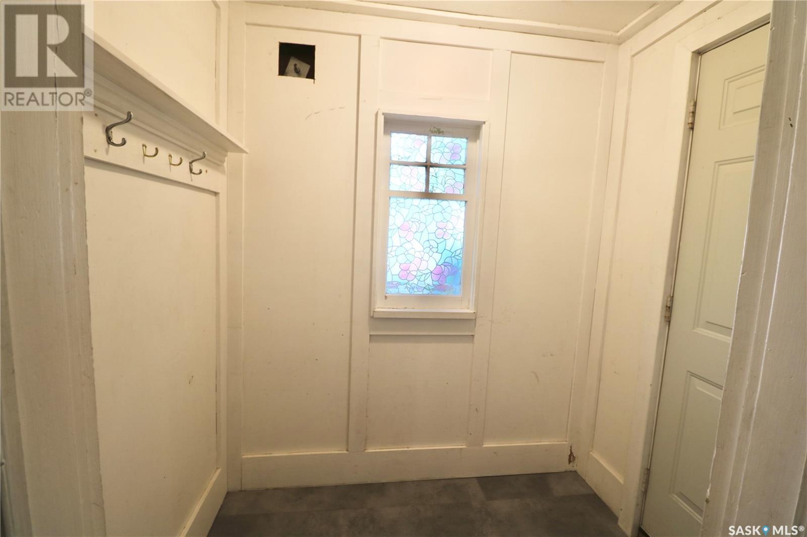 Photo 11 of 2220 Mctavish Street, Regina SK