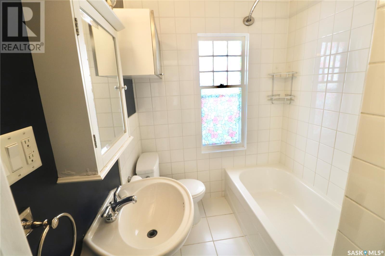 Photo 13 of 2220 Mctavish Street, Regina SK
