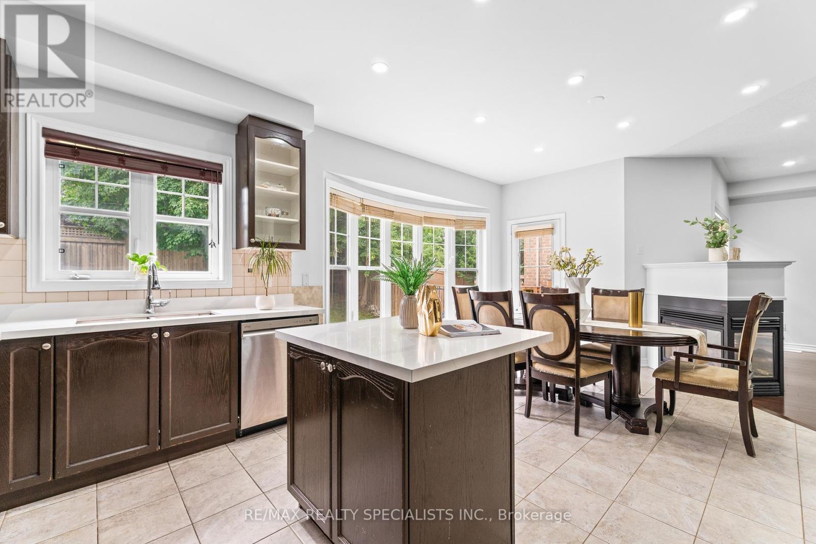 Photo 12 of 38 Stephanie Avenue, Brampton ON
