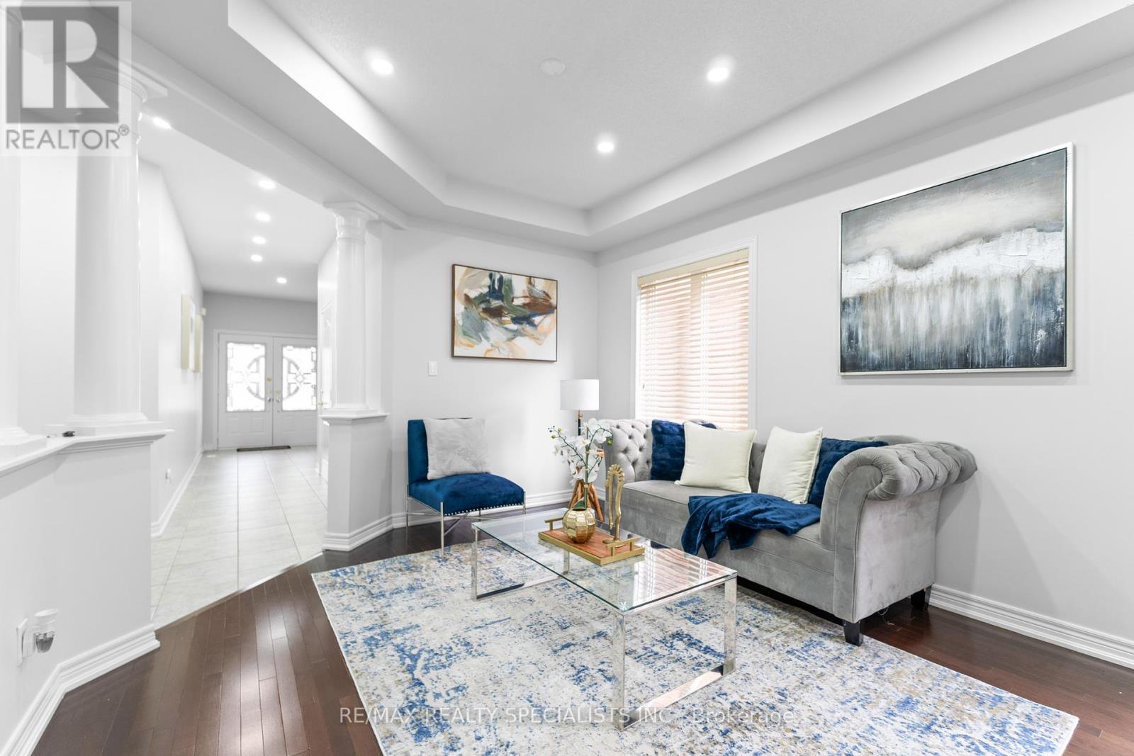 Photo 5 of 38 Stephanie Avenue, Brampton ON