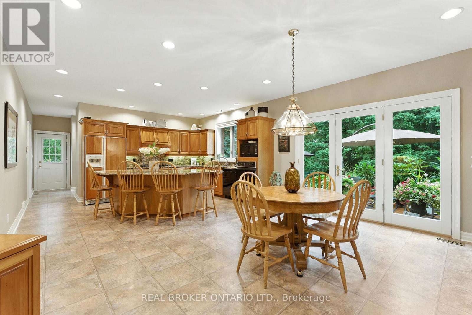 Photo 12 of 31 Cullum Drive, Hamilton ON