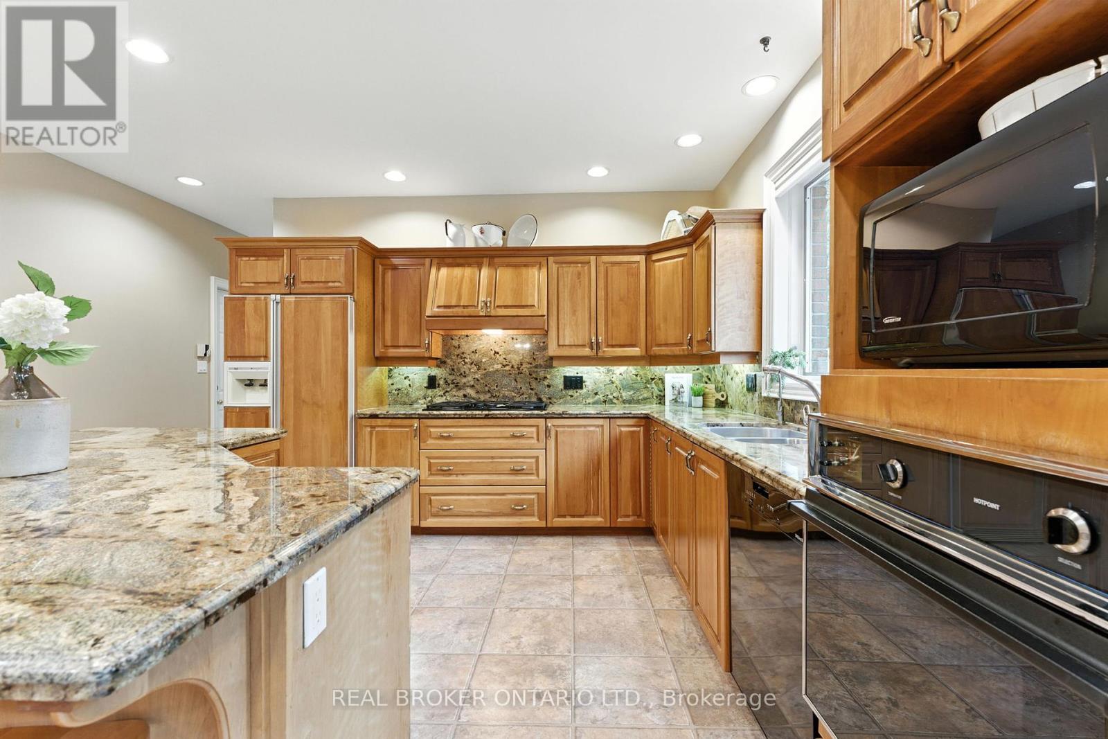 Photo 13 of 31 Cullum Drive, Hamilton ON