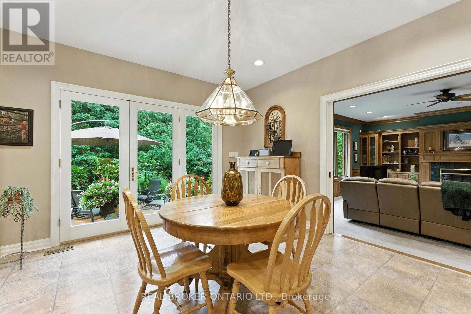 Photo 17 of 31 Cullum Drive, Hamilton ON