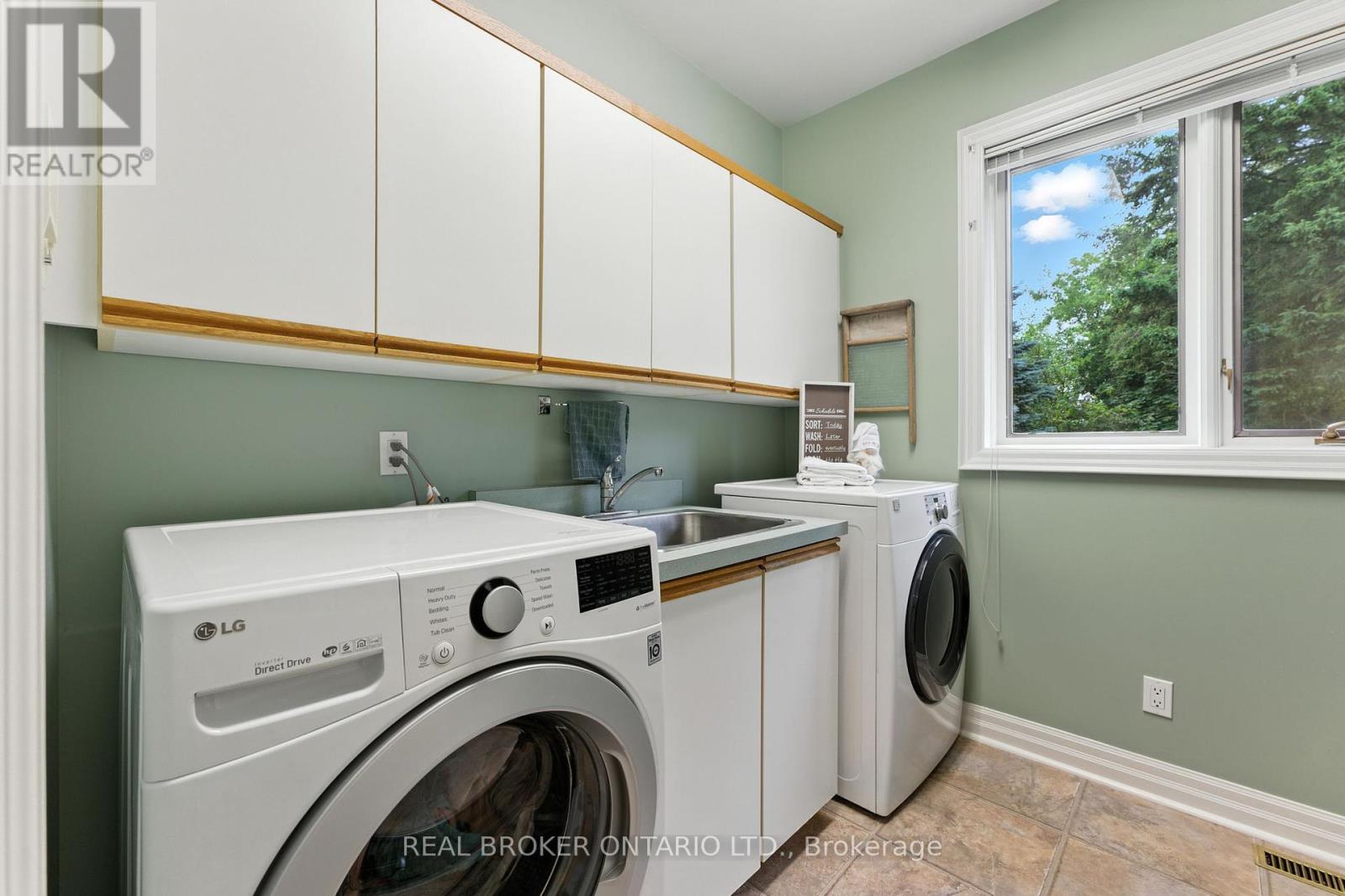Photo 21 of 31 Cullum Drive, Hamilton ON