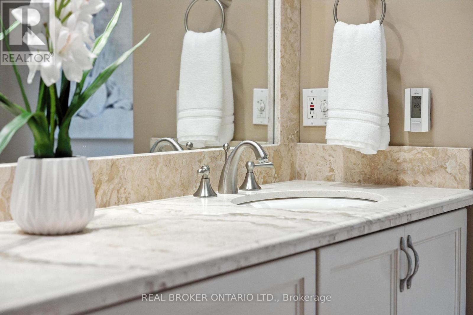 Photo 25 of 31 Cullum Drive, Hamilton ON