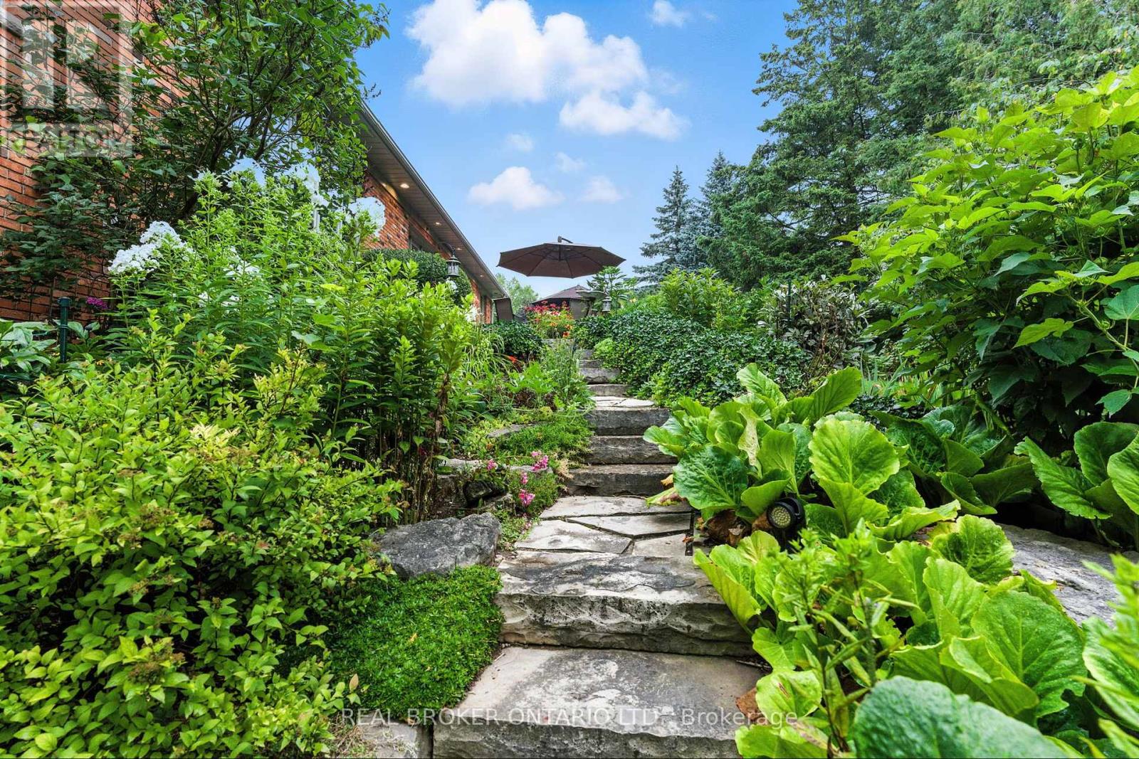 Photo 45 of 31 Cullum Drive, Hamilton ON