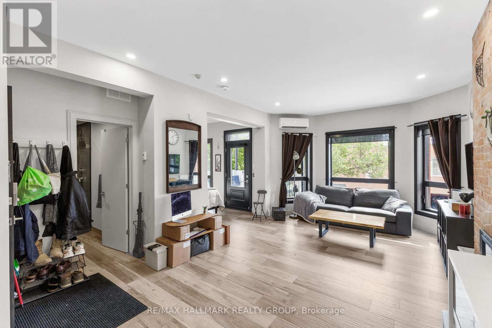 Photo 8 of 3 201 Maclaren Street, Ottawa ON