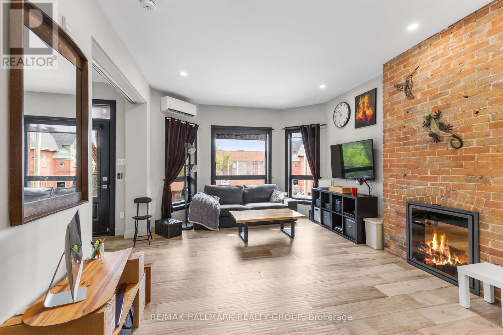 Photo 9 of 3 201 Maclaren Street, Ottawa ON
