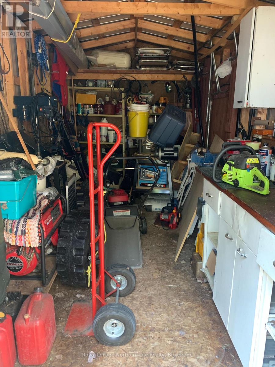 17 MUSKIE BAY, LAKE NIPISSING - 19