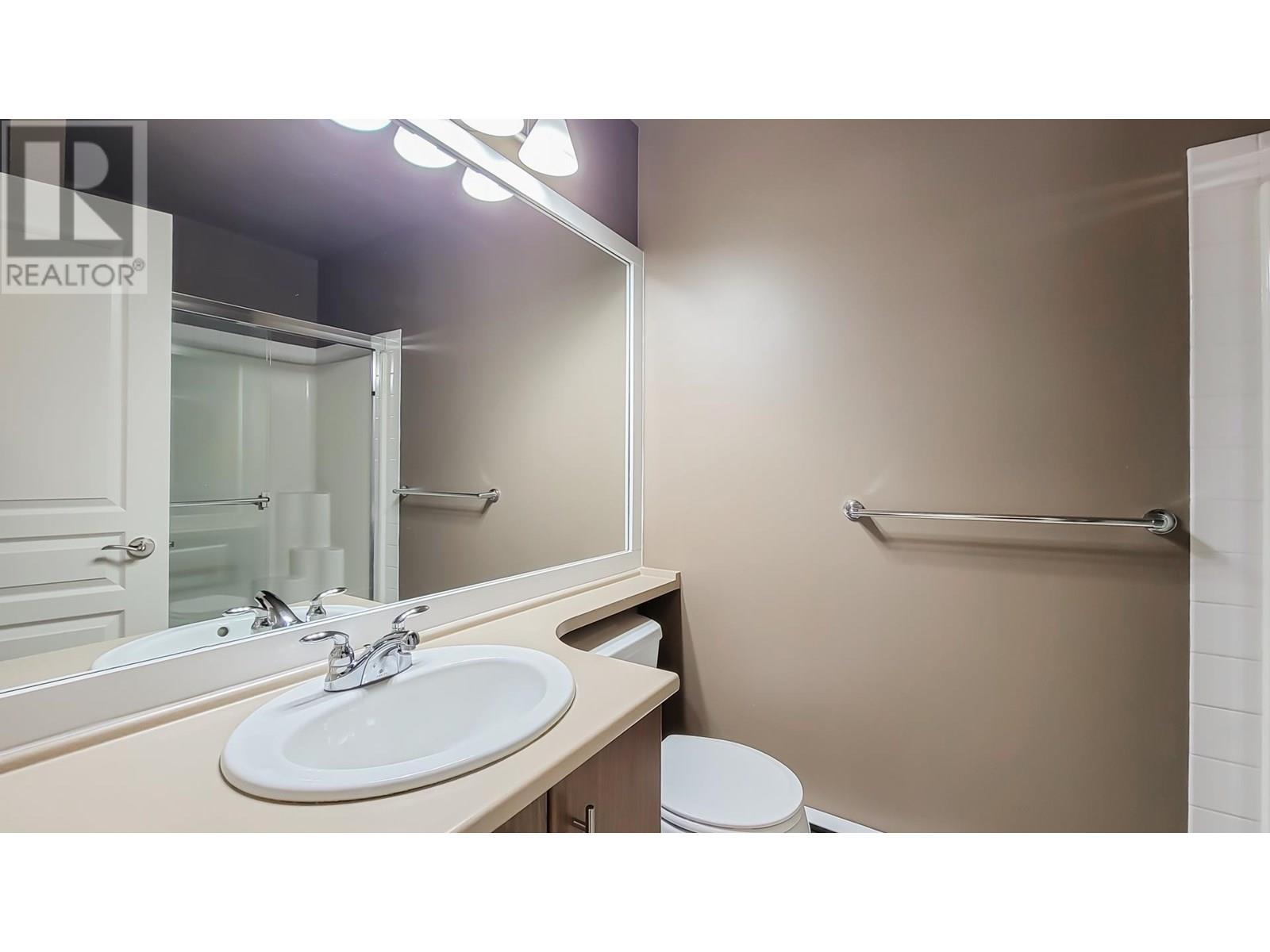 Photo 18 of 24 8533 Cumberland Place, Burnaby BC