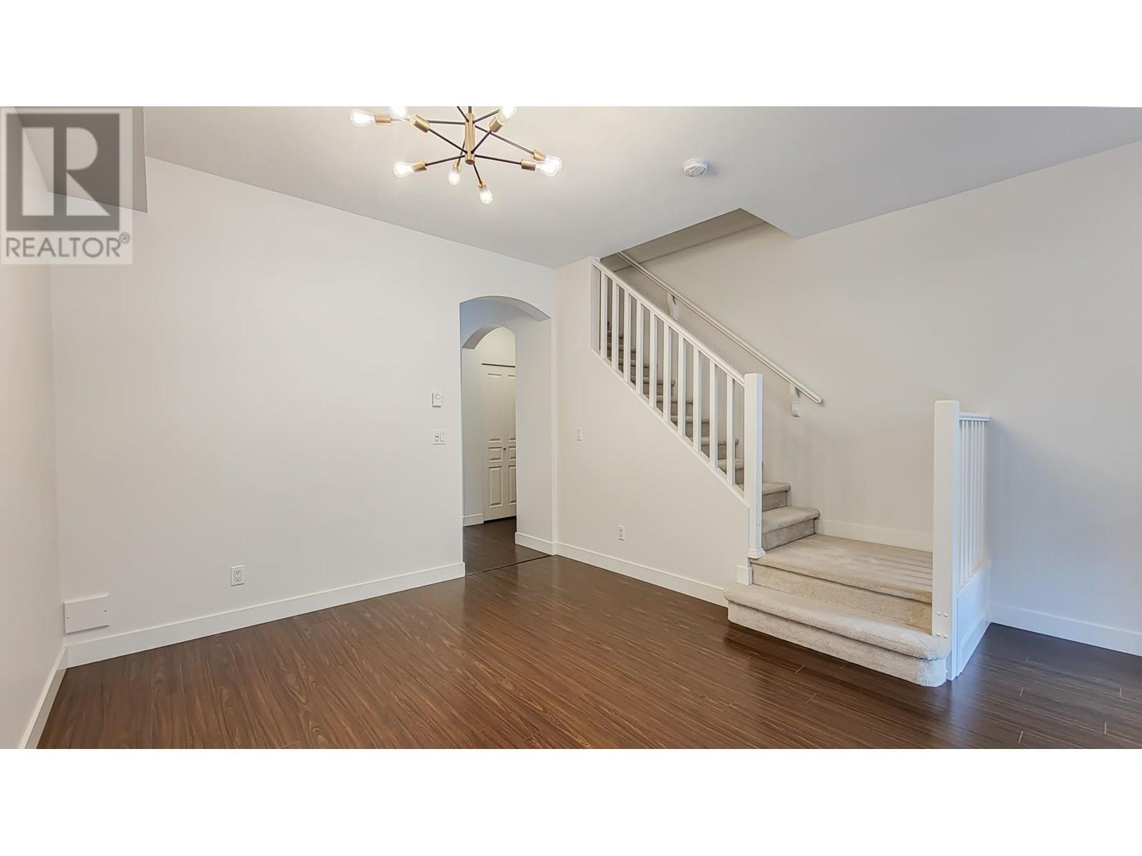 Photo 8 of 24 8533 Cumberland Place, Burnaby BC