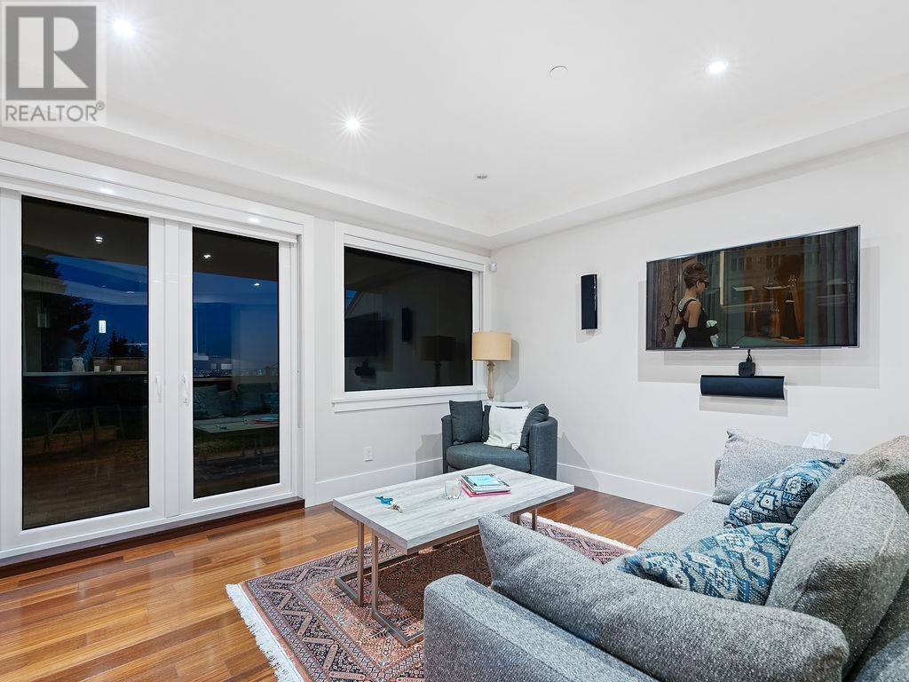 1355 WHITBY ROAD, West Vancouver