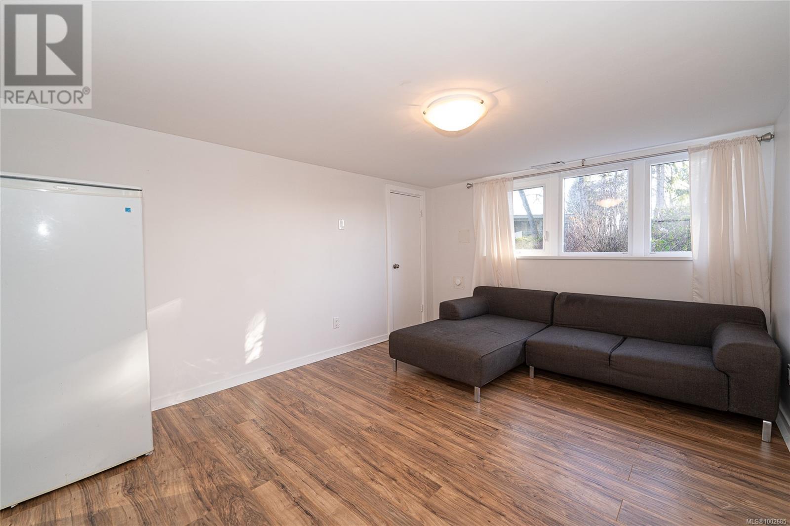 3771 Winston Cres, Saanich