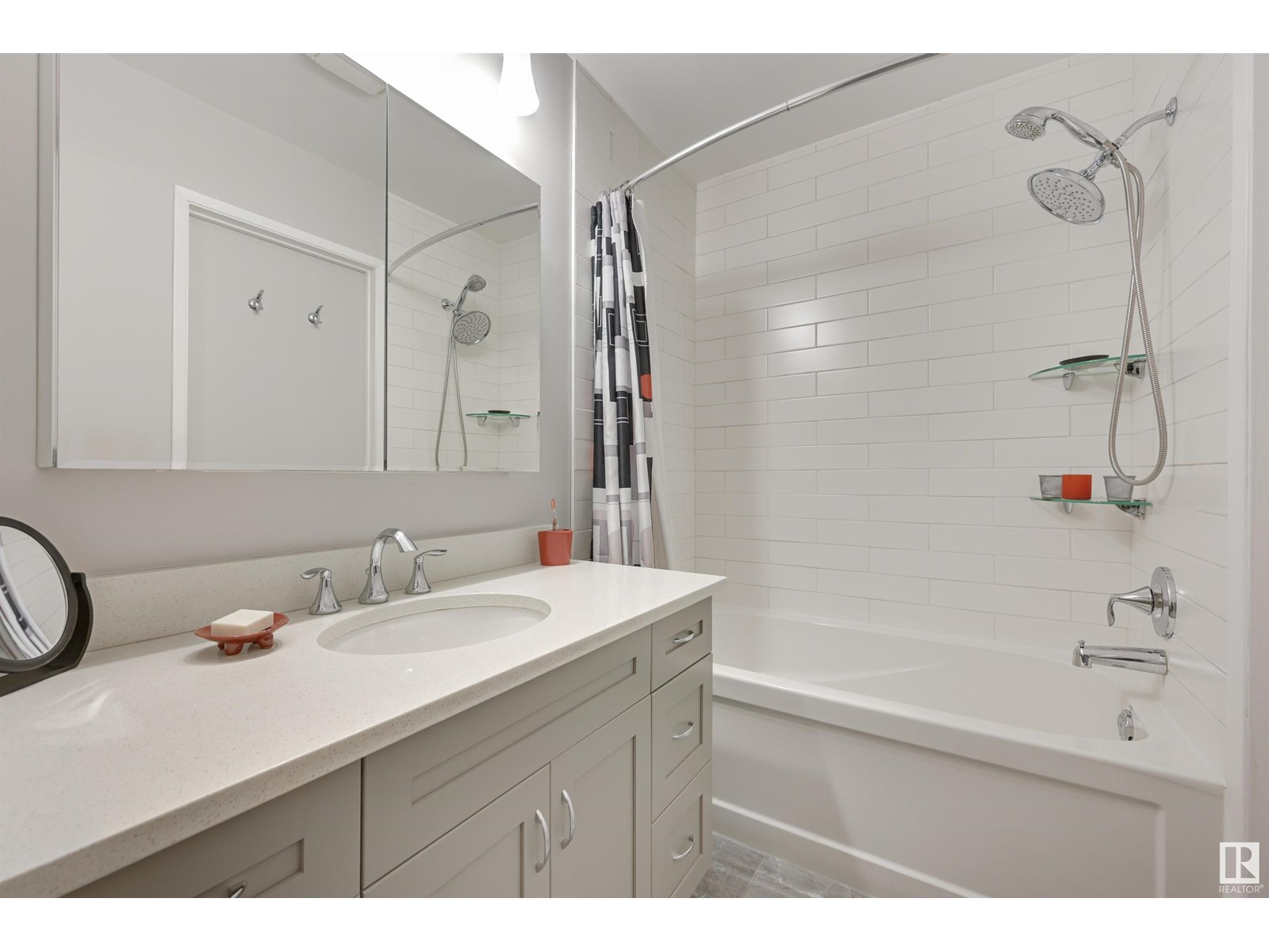Photo 3 of 301 2908 105 A St Nw, Edmonton AB