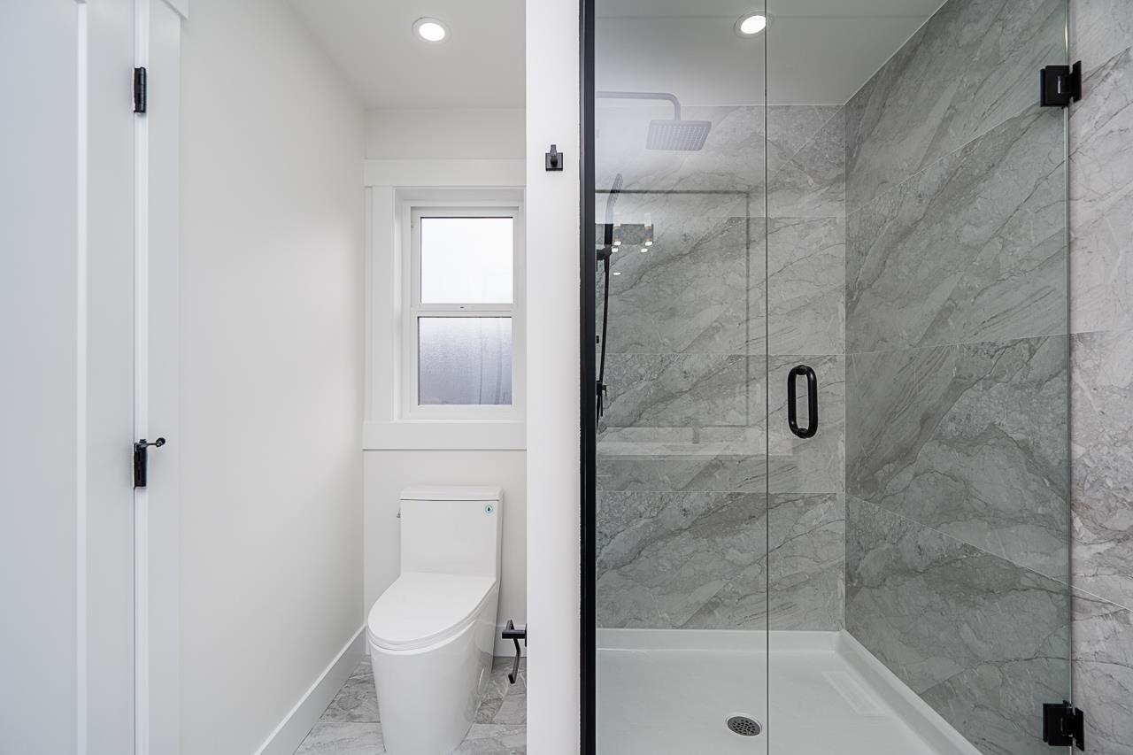 Photo 17 of 20524 76 Avenue, Langley BC