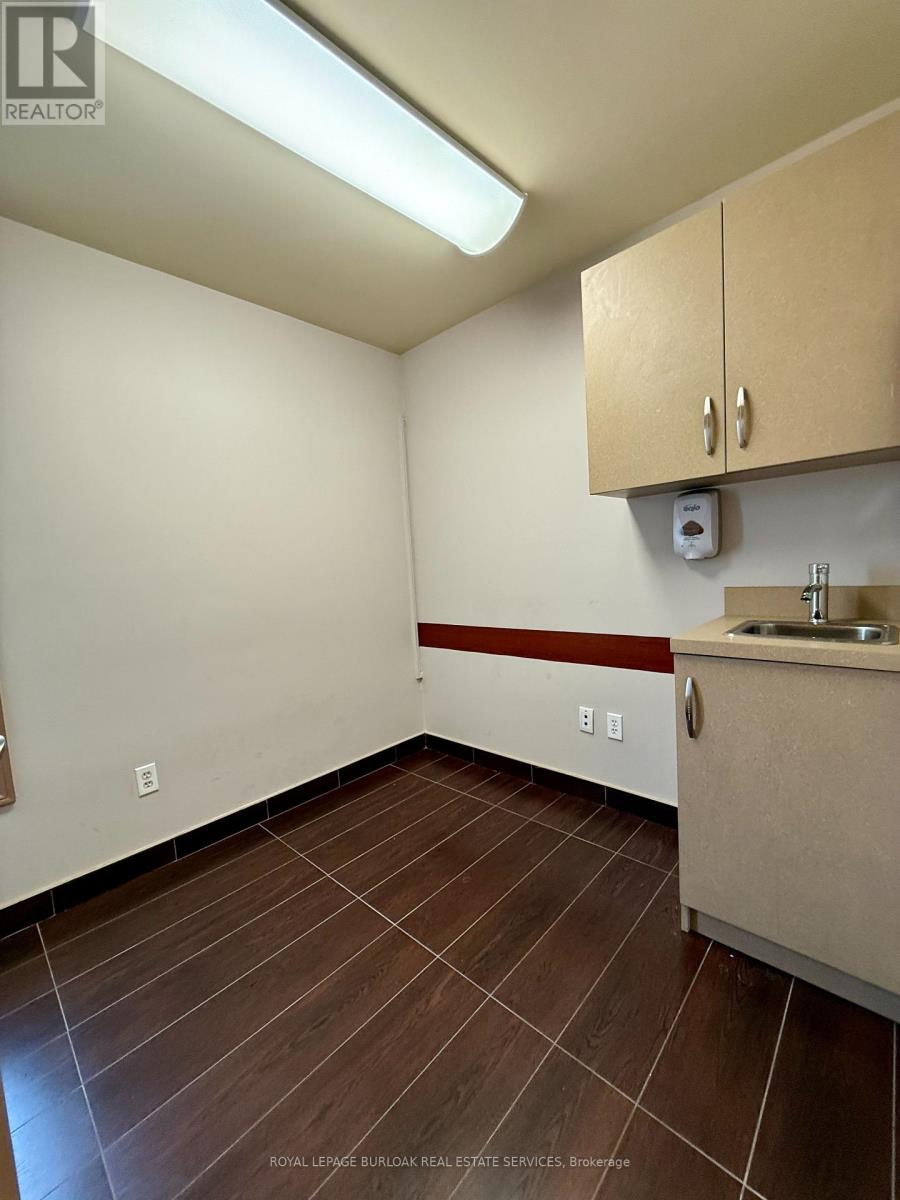 Photo 11 of 906 Brant Street, Burlington ON