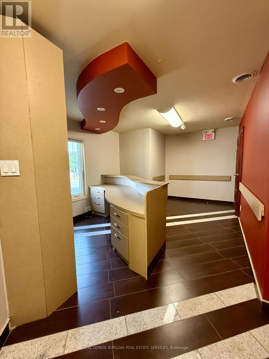 Photo 14 of 906 Brant Street, Burlington ON