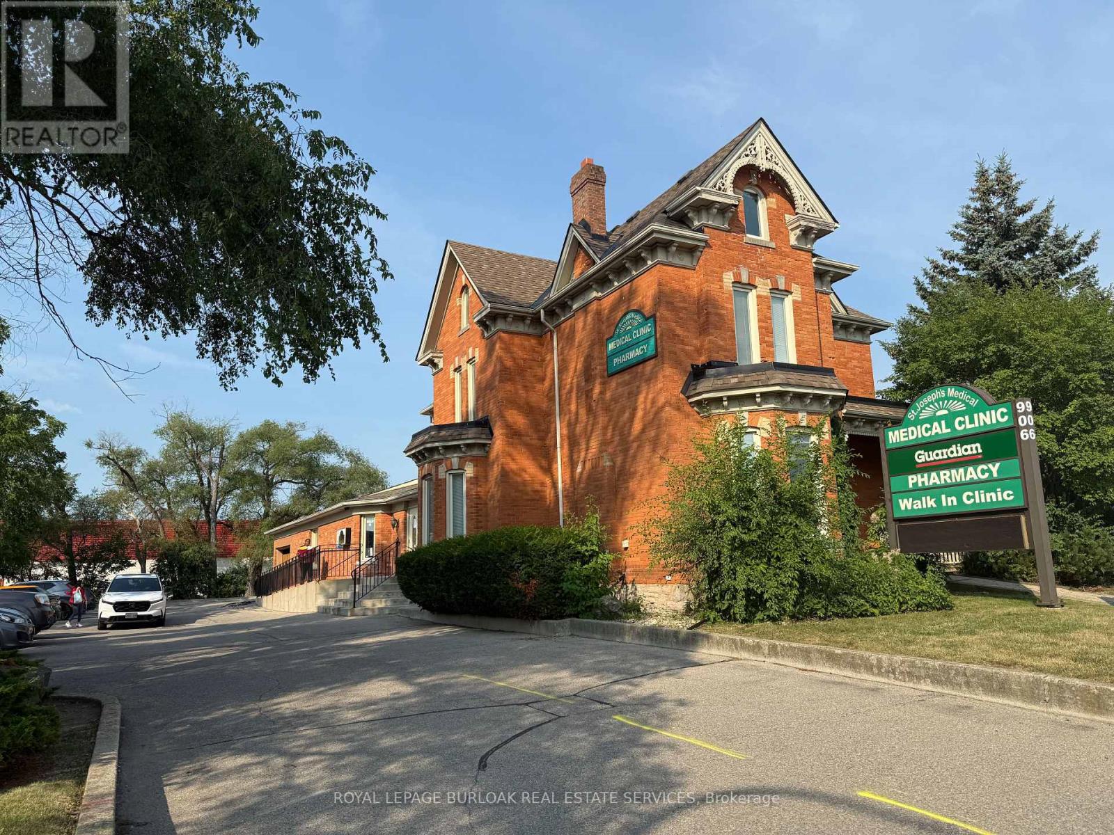 Photo 4 of 906 Brant Street, Burlington ON
