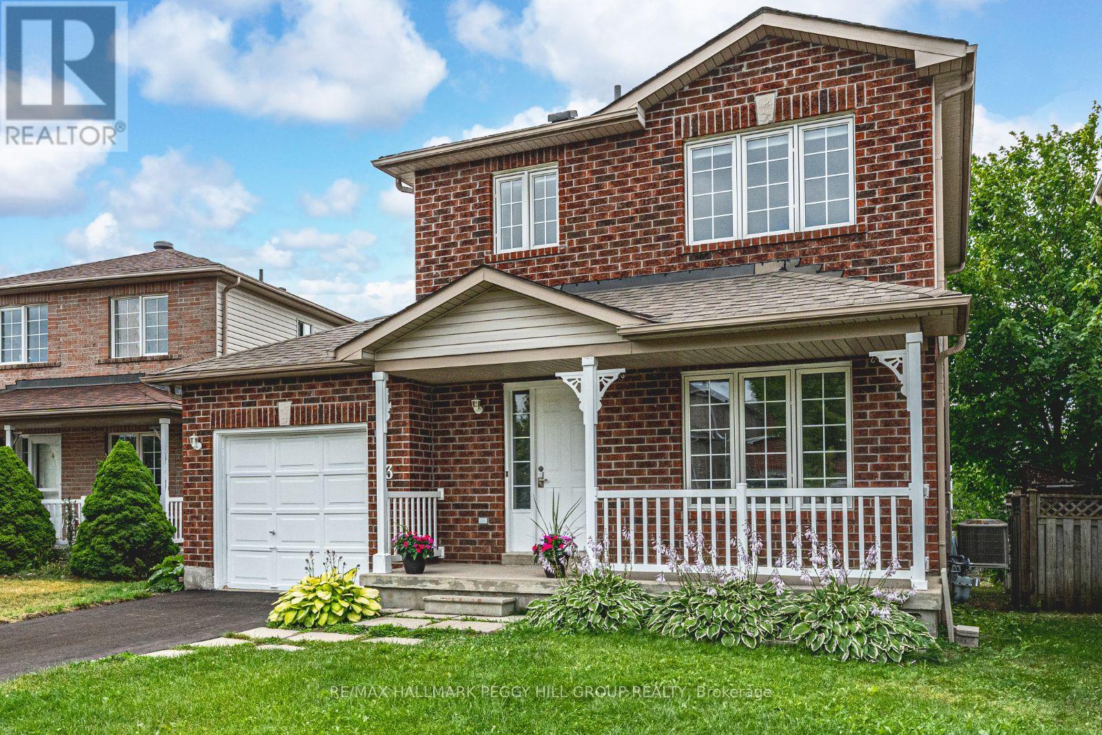 Photo 1 of 13 Golds Crescent, Barrie ON