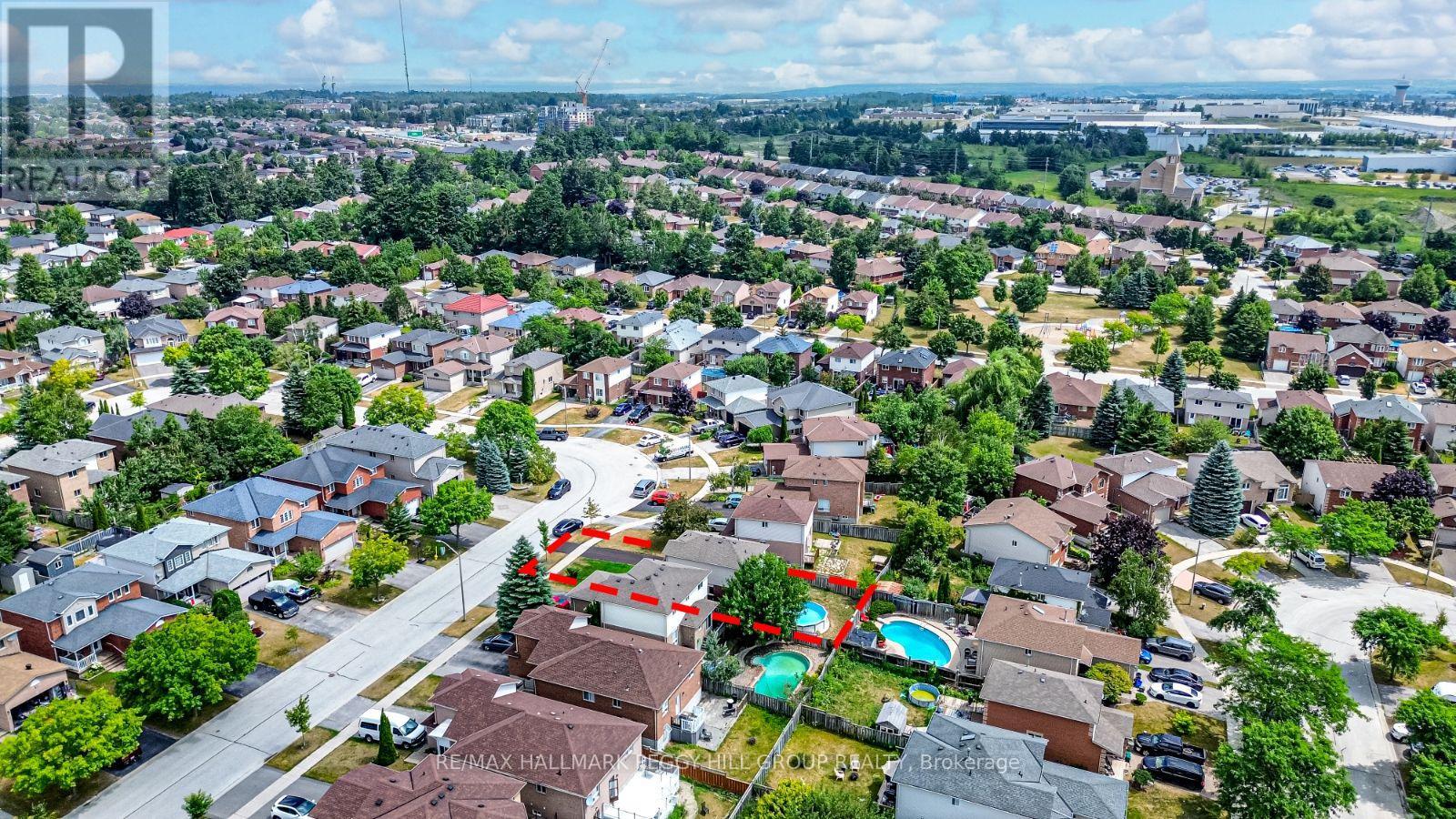 Photo 16 of 13 Golds Crescent, Barrie ON