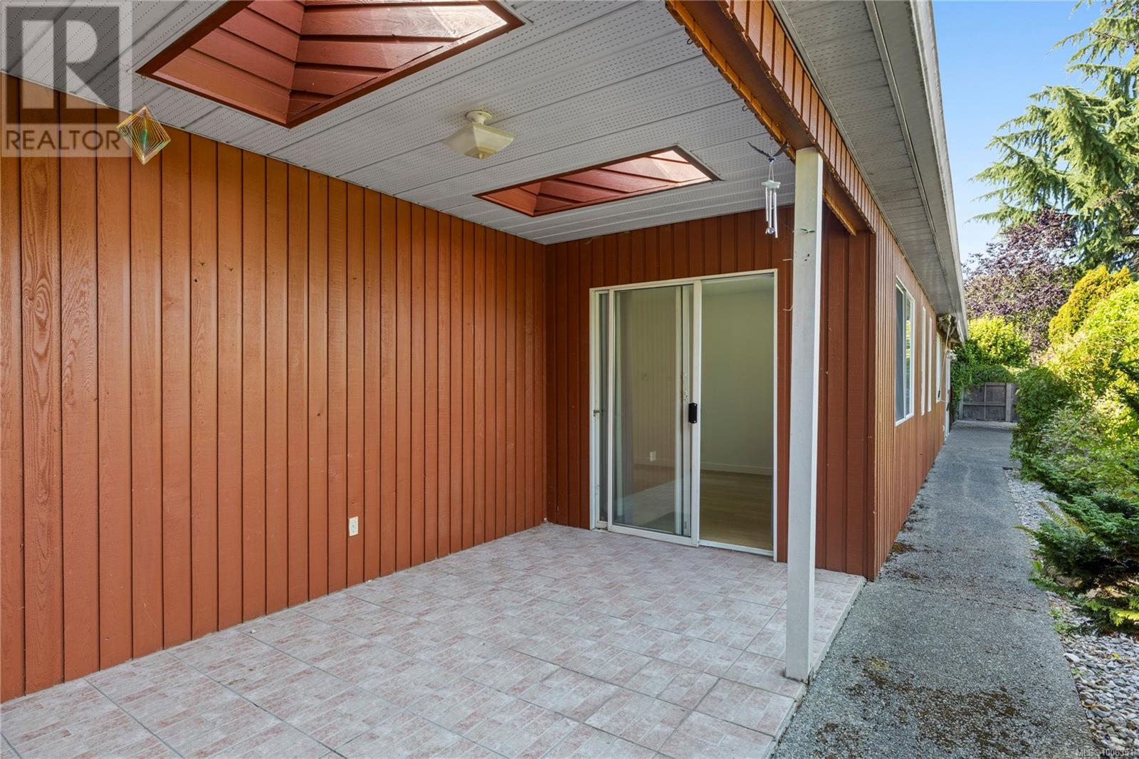 Photo 9 of 332 Moilliet St S, Parksville BC
