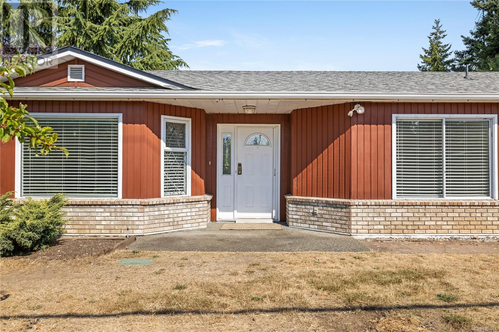 Photo 15 of 332 Moilliet St S, Parksville BC