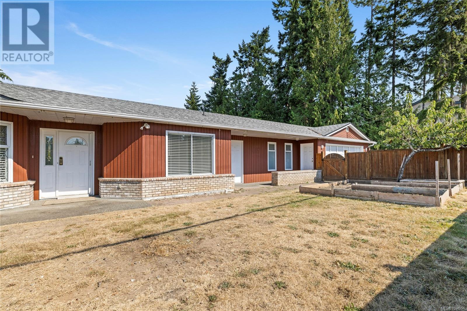 Photo 13 of 332 Moilliet St S, Parksville BC