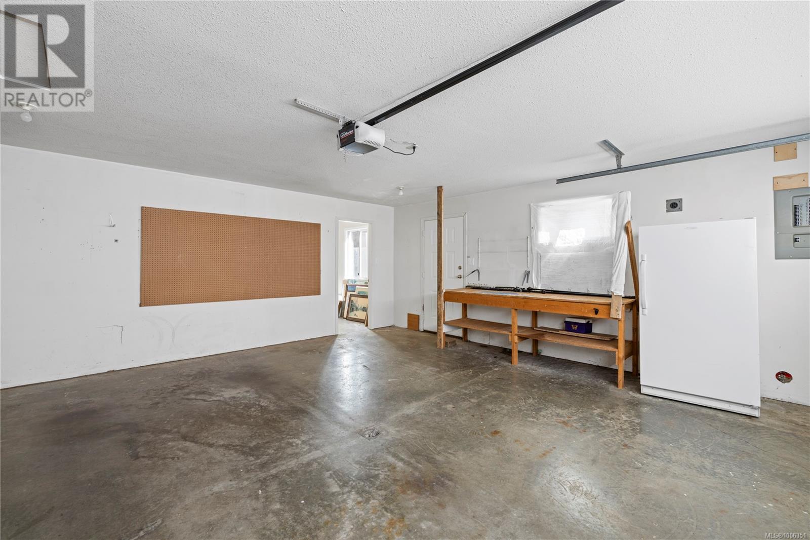 Photo 37 of 332 Moilliet St S, Parksville BC
