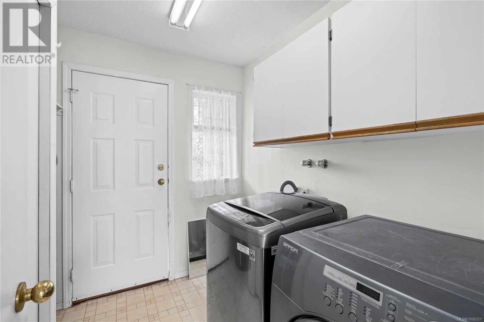Photo 35 of 332 Moilliet St S, Parksville BC