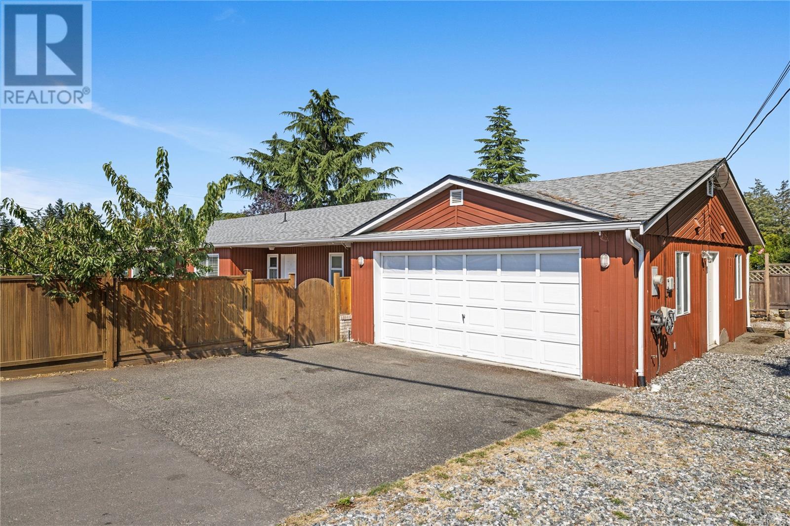 Photo 12 of 332 Moilliet St S, Parksville BC