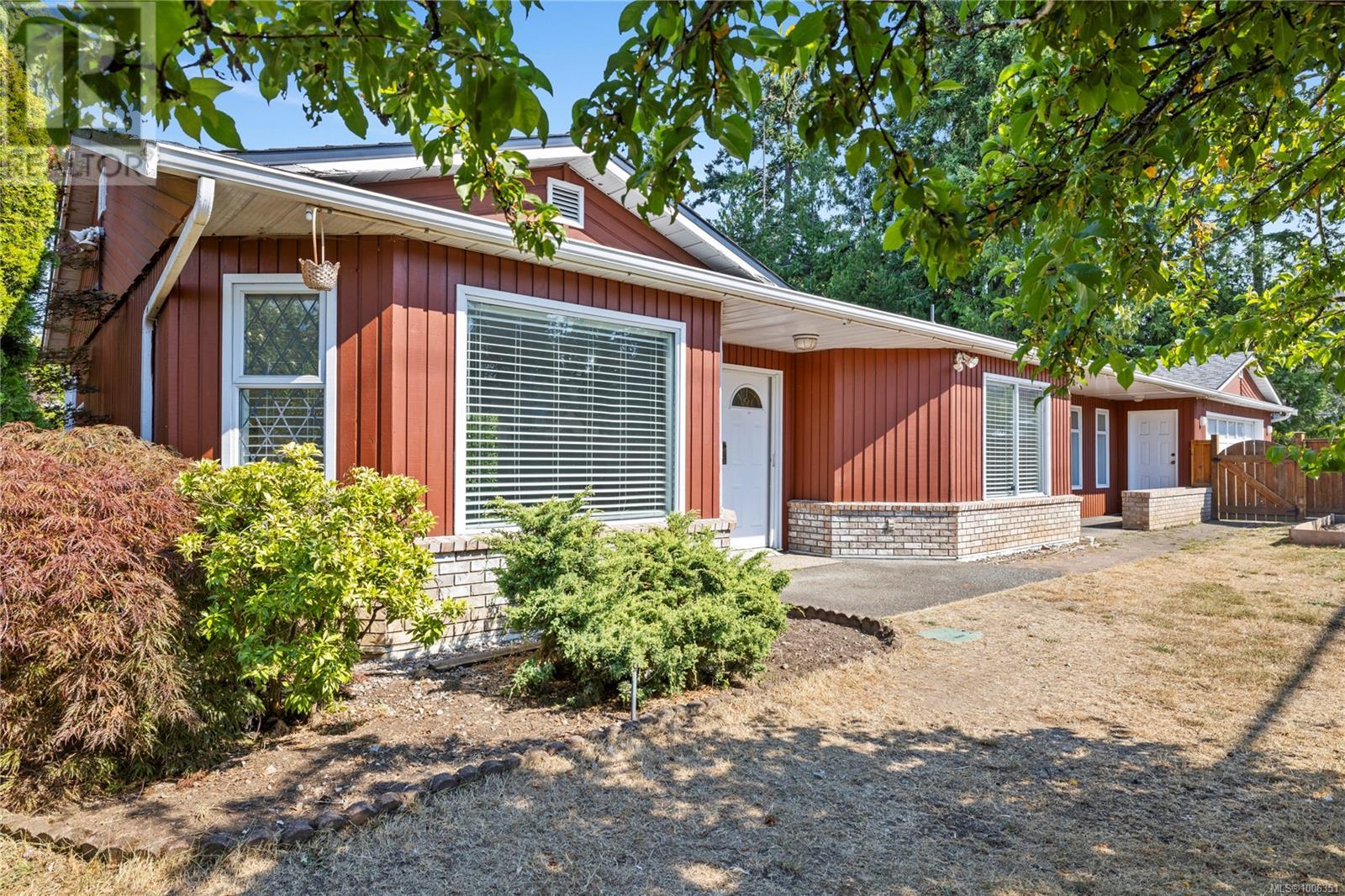 Photo 14 of 332 Moilliet St S, Parksville BC