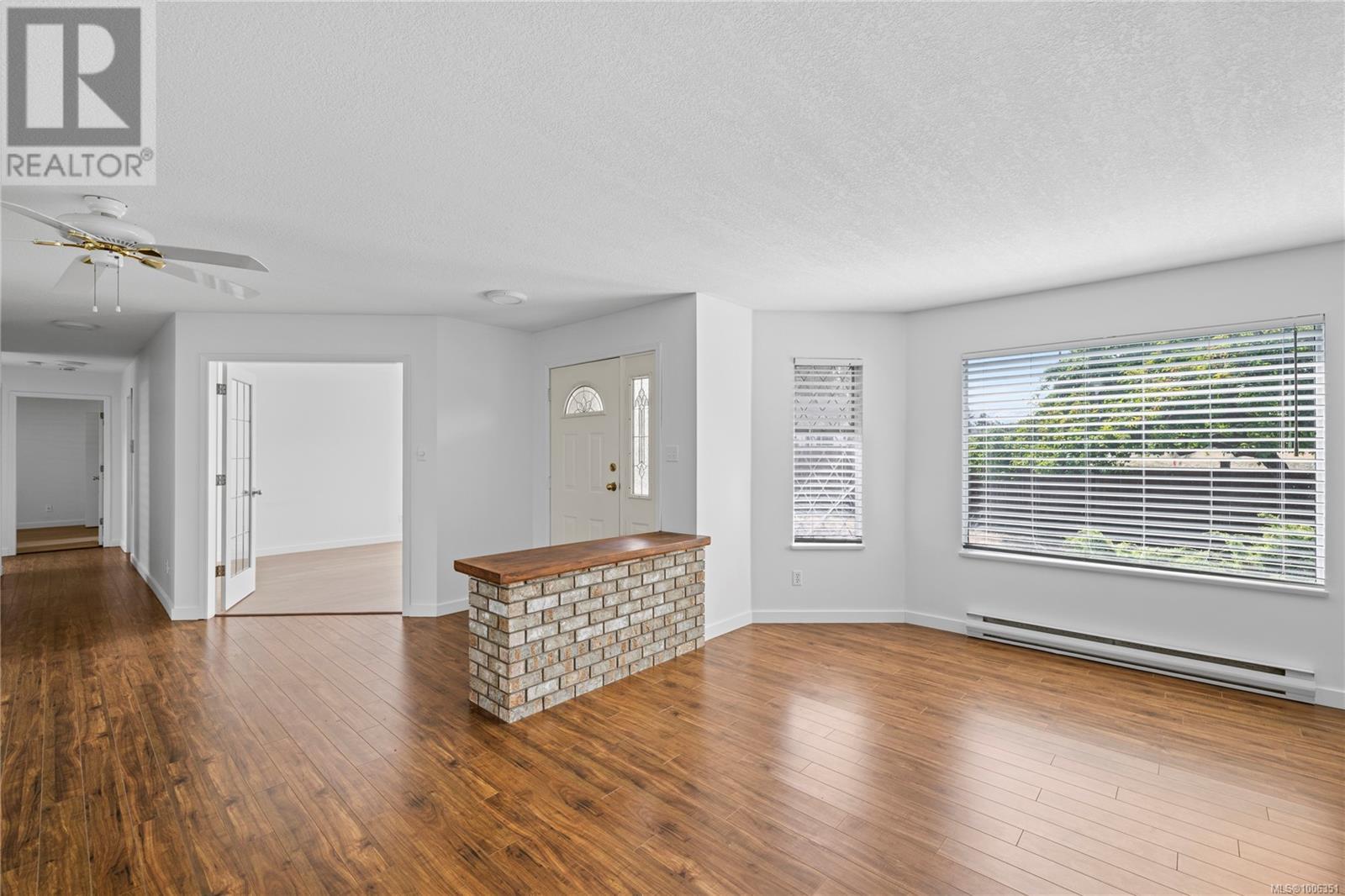 Photo 16 of 332 Moilliet St S, Parksville BC