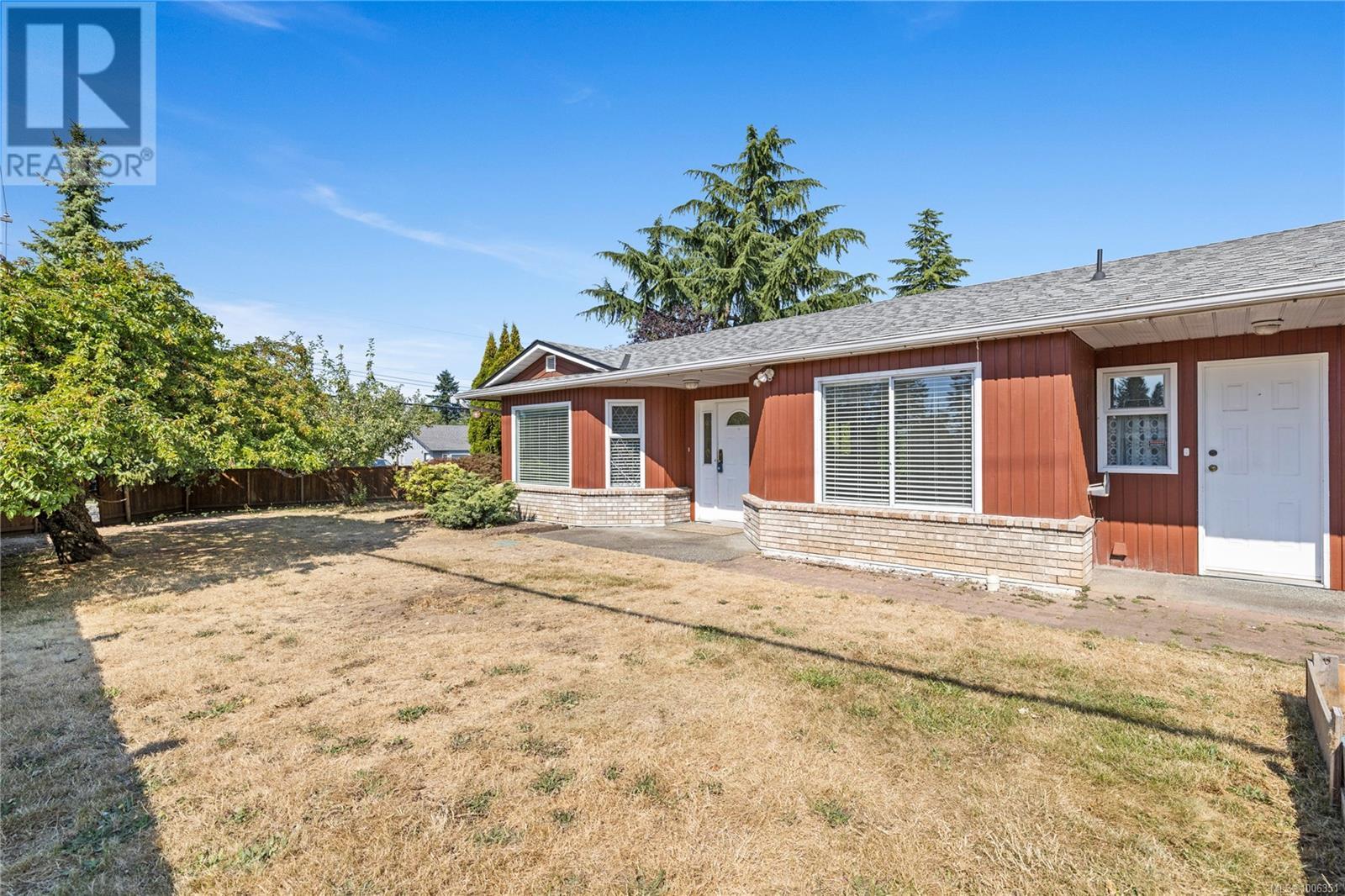 Photo 10 of 332 Moilliet St S, Parksville BC