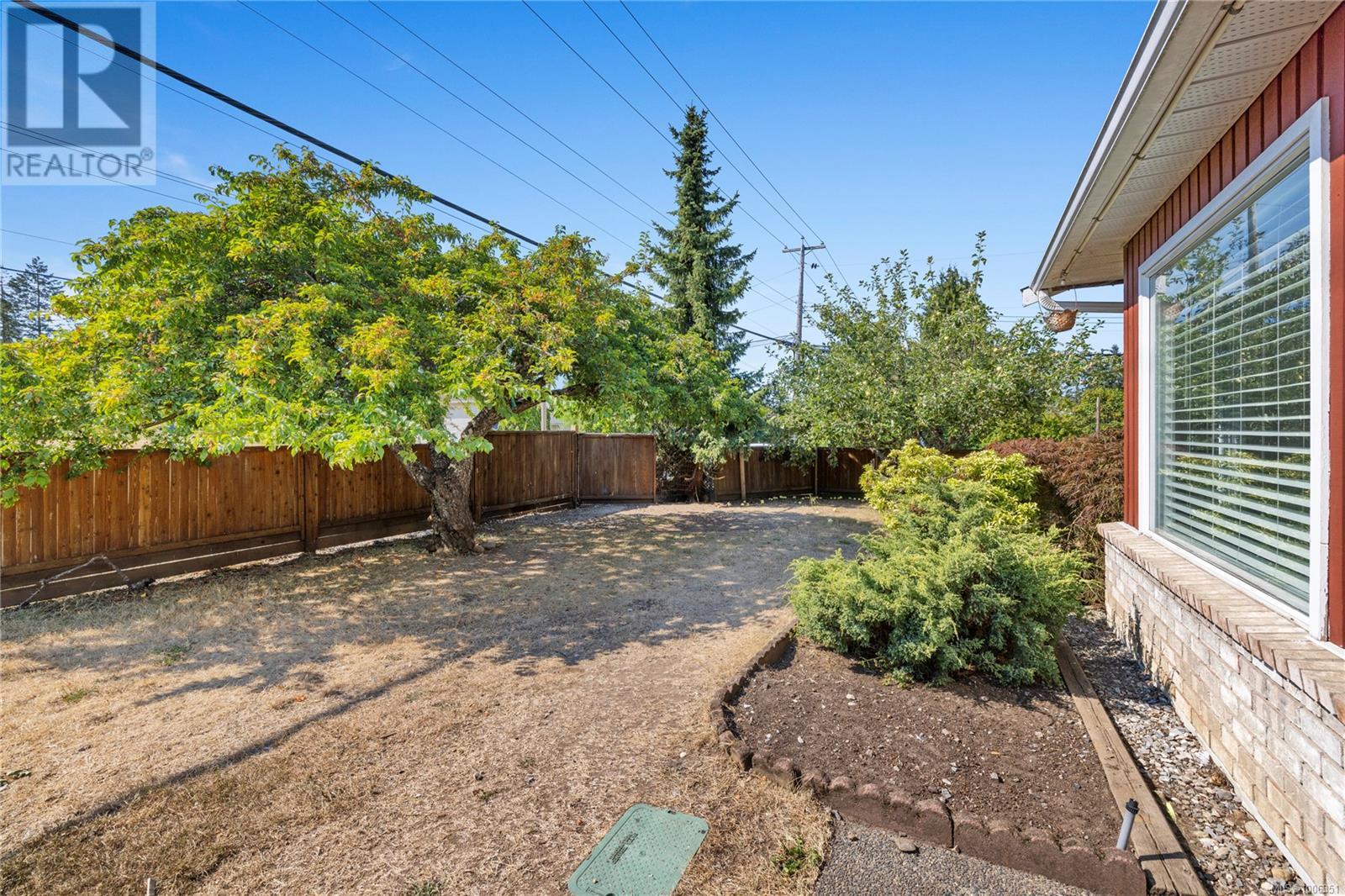 Photo 40 of 332 Moilliet St S, Parksville BC