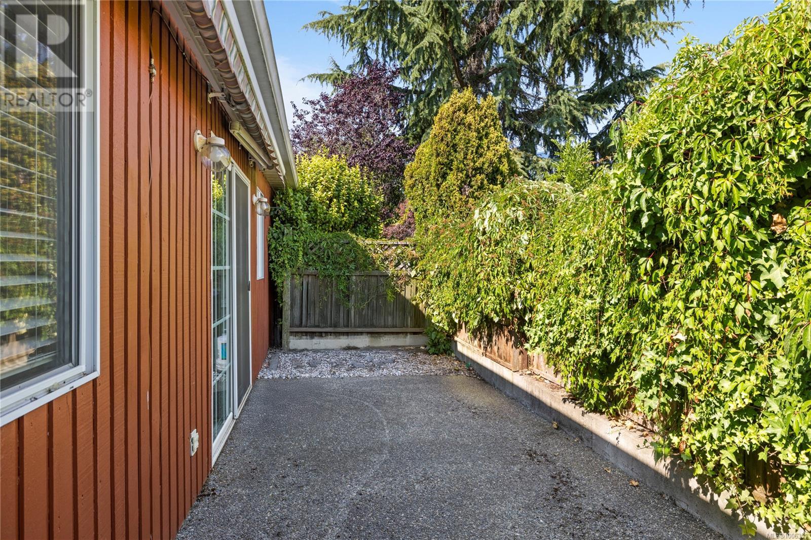 Photo 39 of 332 Moilliet St S, Parksville BC
