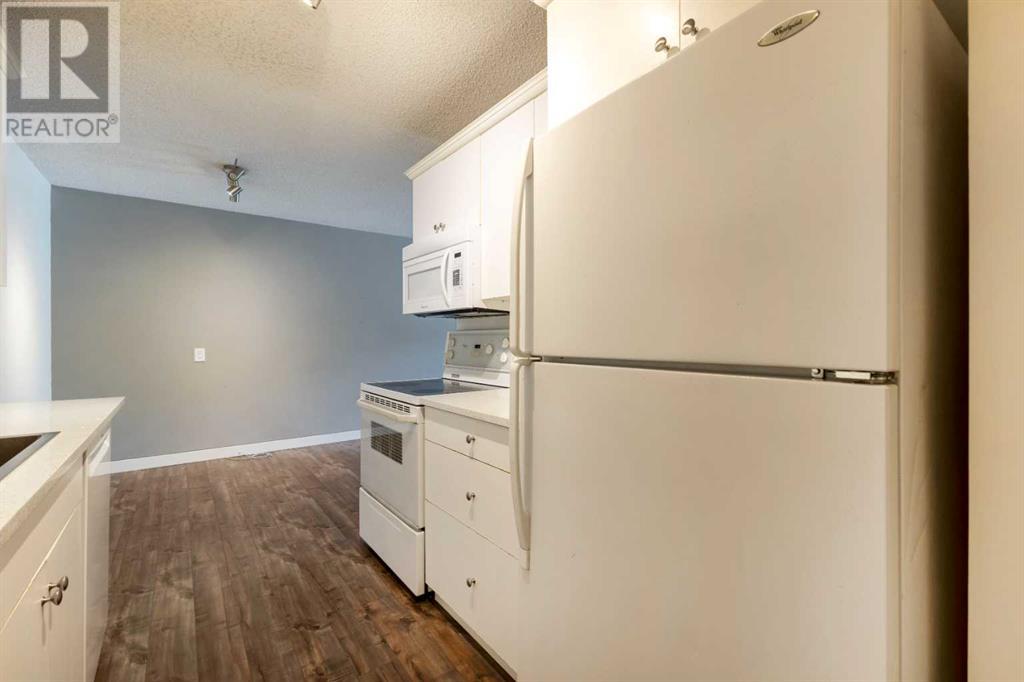 Single Family House for Sale in    Street NW Varsity Calgary 