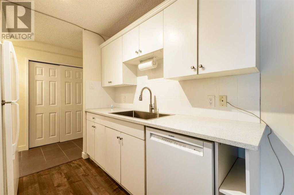 Single Family House for Sale in    Street NW Varsity Calgary 