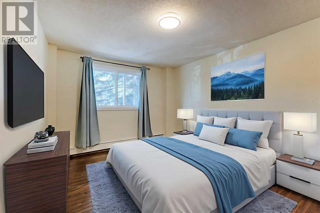 Single Family House for Sale in    Street NW Varsity Calgary 