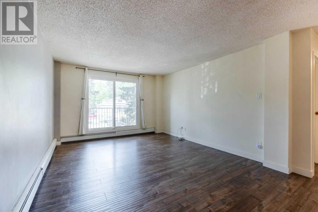 Single Family House for Sale in    Street NW Varsity Calgary 