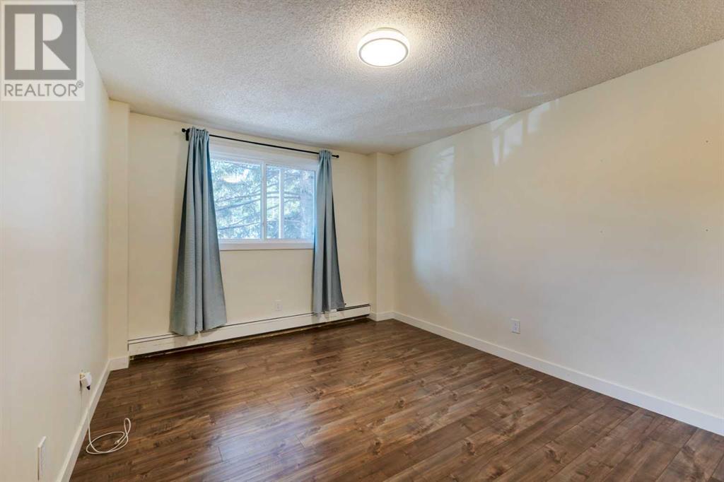 Single Family House for Sale in    Street NW Varsity Calgary 