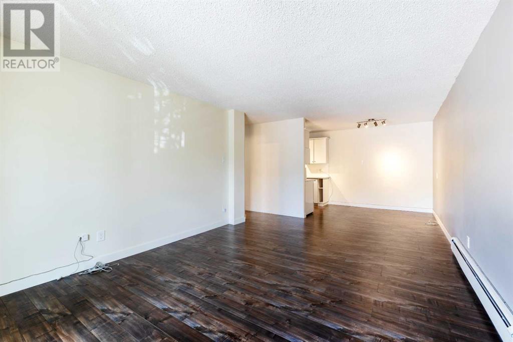 Single Family House for Sale in    Street NW Varsity Calgary 