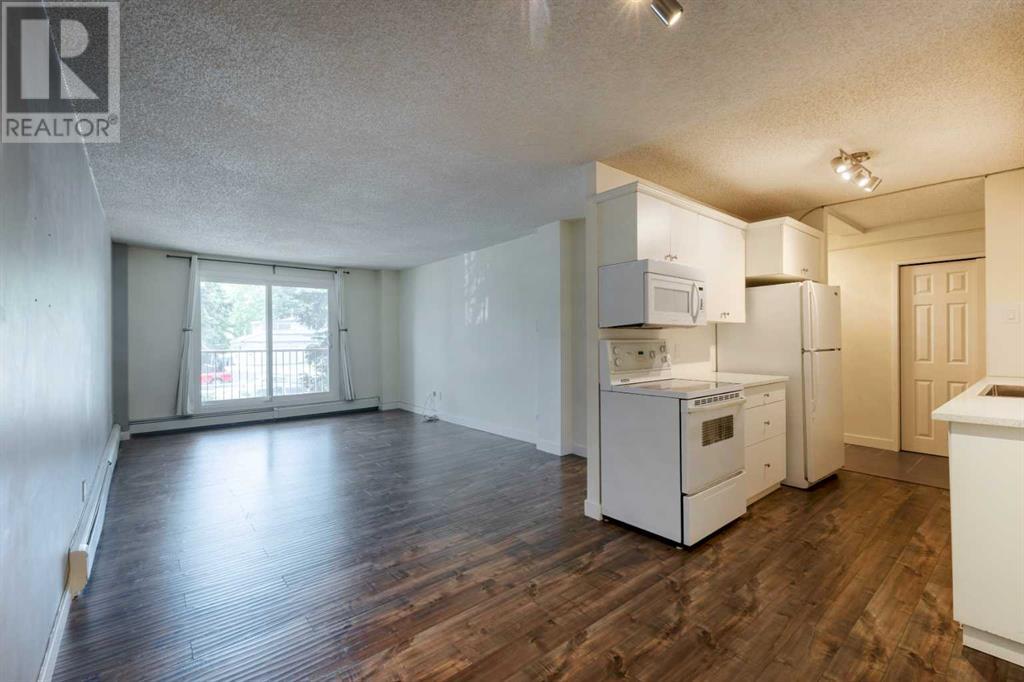 Single Family House for Sale in    Street NW Varsity Calgary 