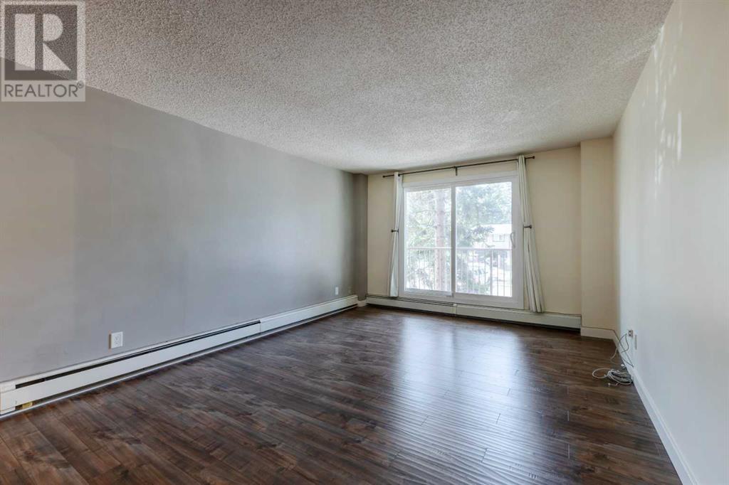 Single Family House for Sale in    Street NW Varsity Calgary 