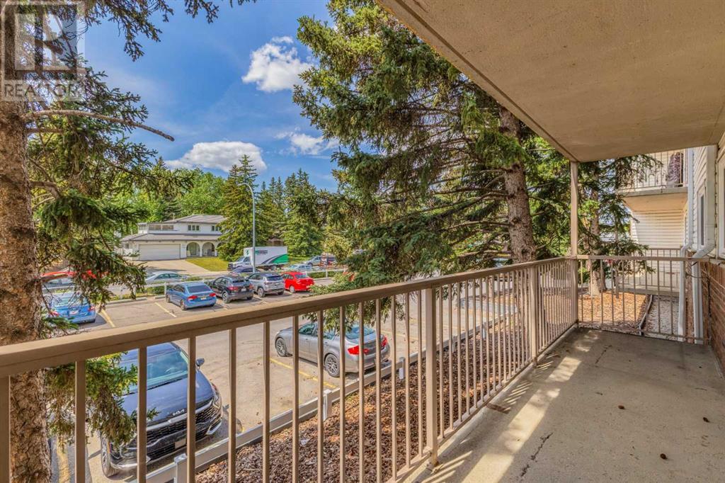 Single Family House for Sale in    Street NW Varsity Calgary 