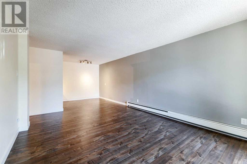 Single Family House for Sale in    Street NW Varsity Calgary 