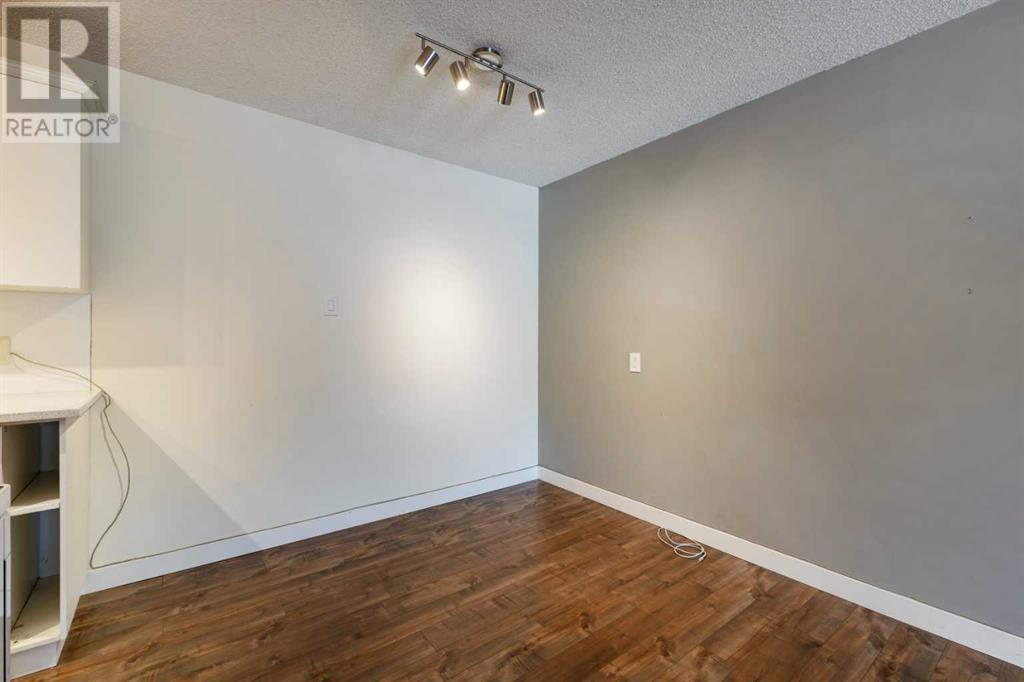 Single Family House for Sale in    Street NW Varsity Calgary 