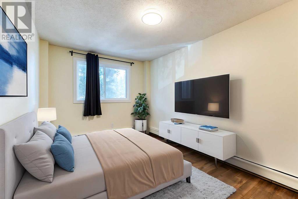 Single Family House for Sale in    Street NW Varsity Calgary 