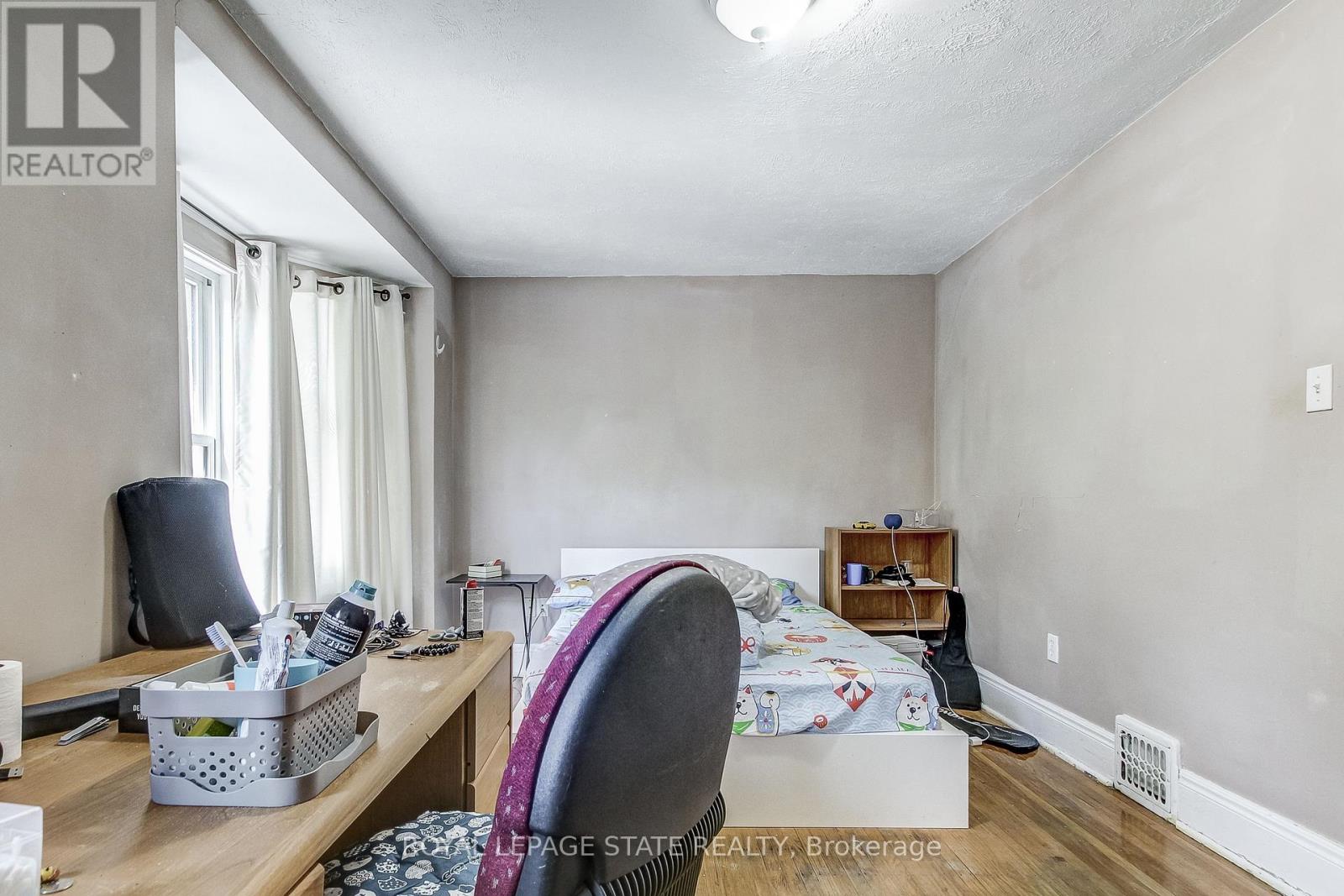 Photo 11 of 110 Dromore Crescent, Hamilton ON