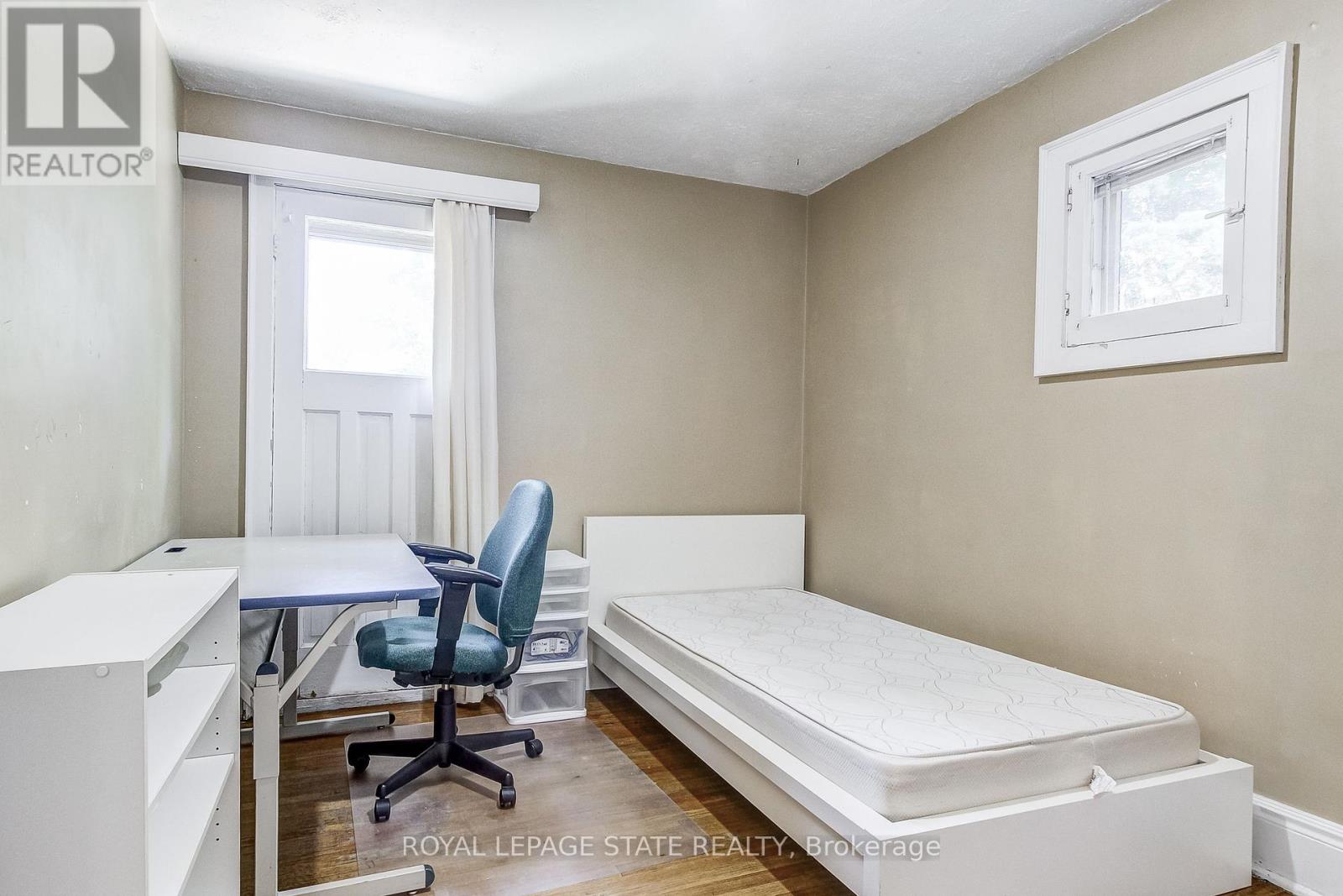Photo 12 of 110 Dromore Crescent, Hamilton ON